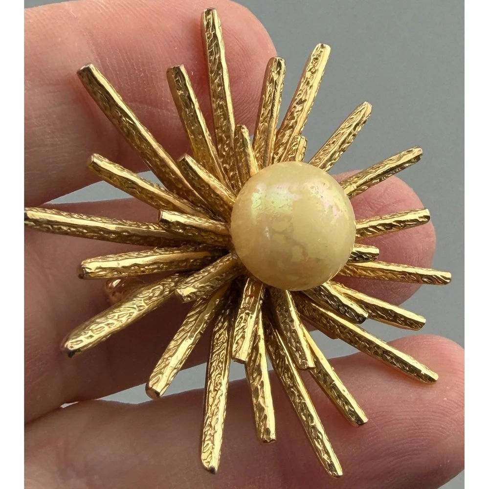 Vintage Castlecliff Brooch Starburst Gold Tone Faux Pearl Mid Century 2